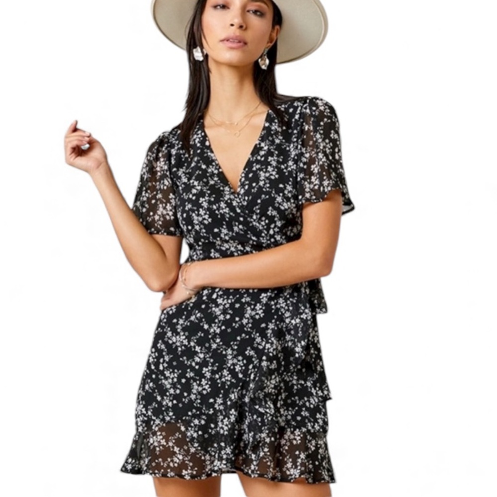 Francescas Size Medium Mi Ami Dress Black & White Short Sleeve Wrap V Neck NWT